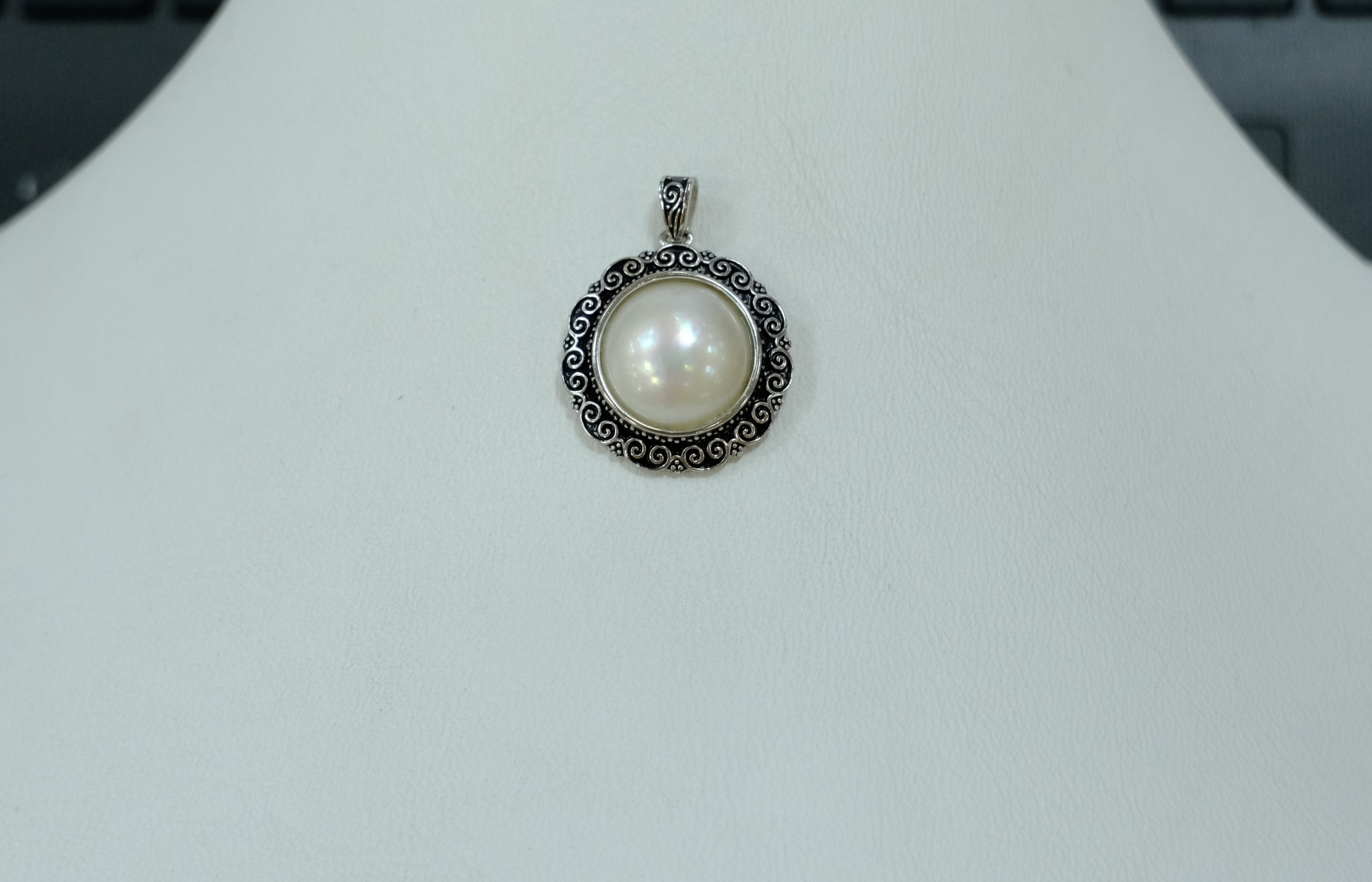 Серебряная подвеска с жемчугом Мабе